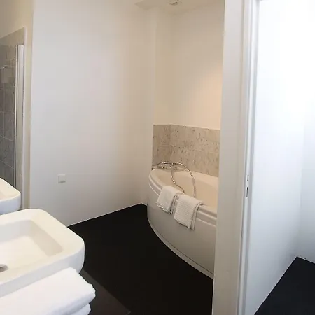 Отель Le Manoir Hotel, Bw Signature Collection 3*